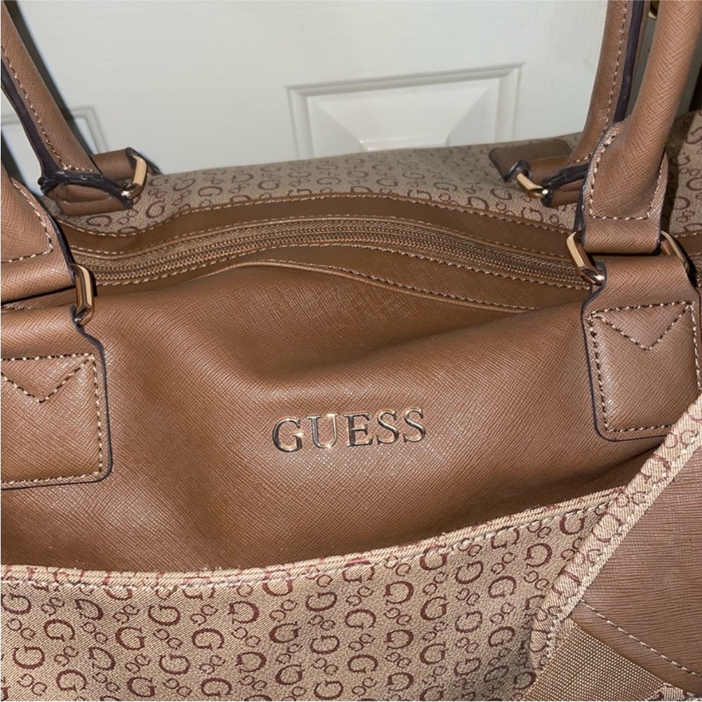 GUESS Tan & Brown Duffel Bag. New - Picture 3 of 8